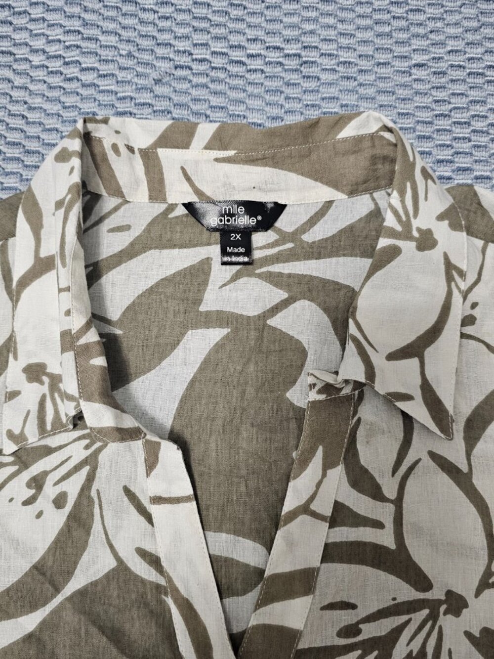 Mlle Gabrielle Olive Green White Floral Tiered Midi Vacation Dress - Size 2XL - Picture 4 of 7